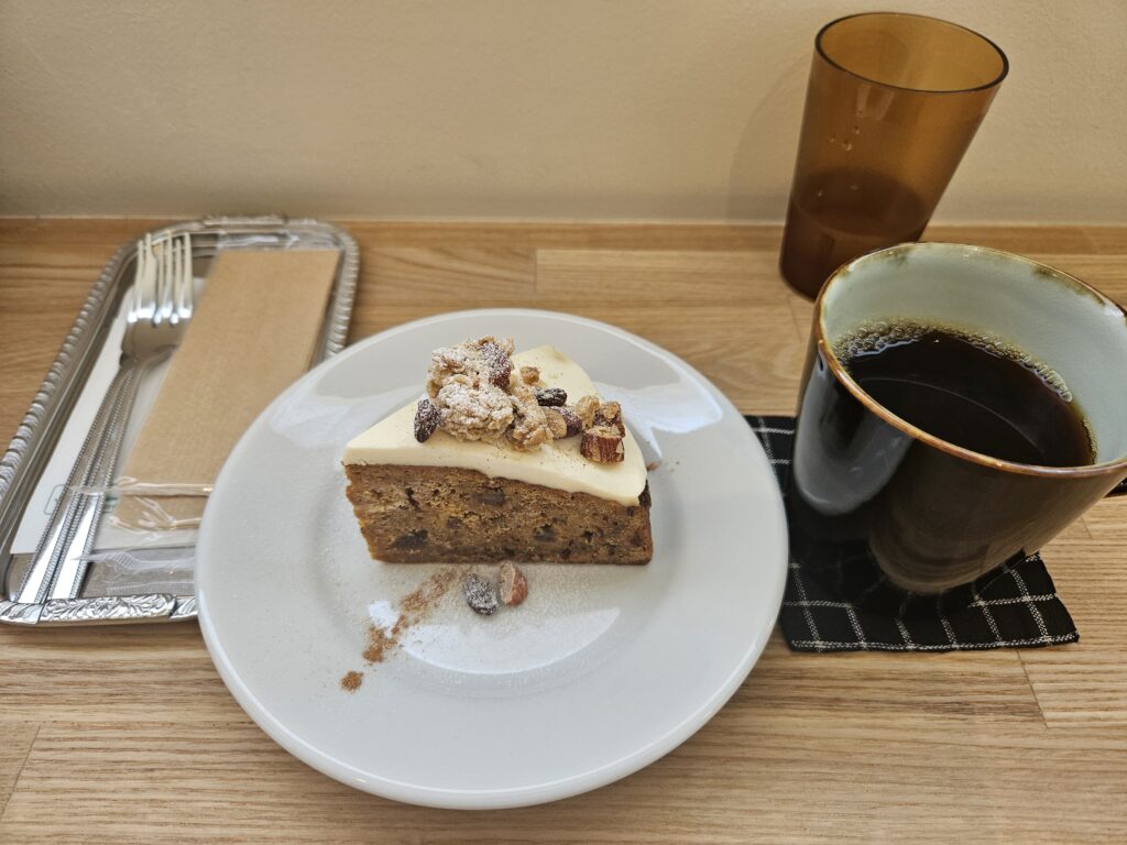 mersci喫茶店のケーキとコーヒー