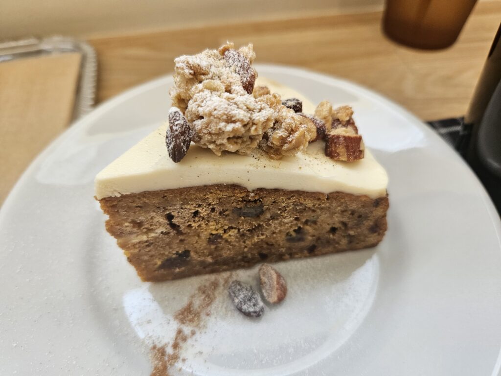 merci喫茶店のジンジャーキャロットケーキ